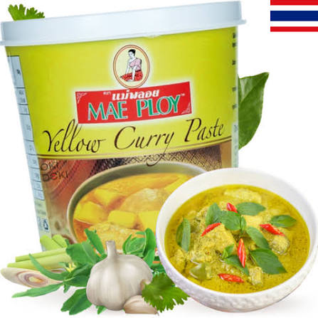 Mae Ploy yellow curry paste with turmeric root and curry powder